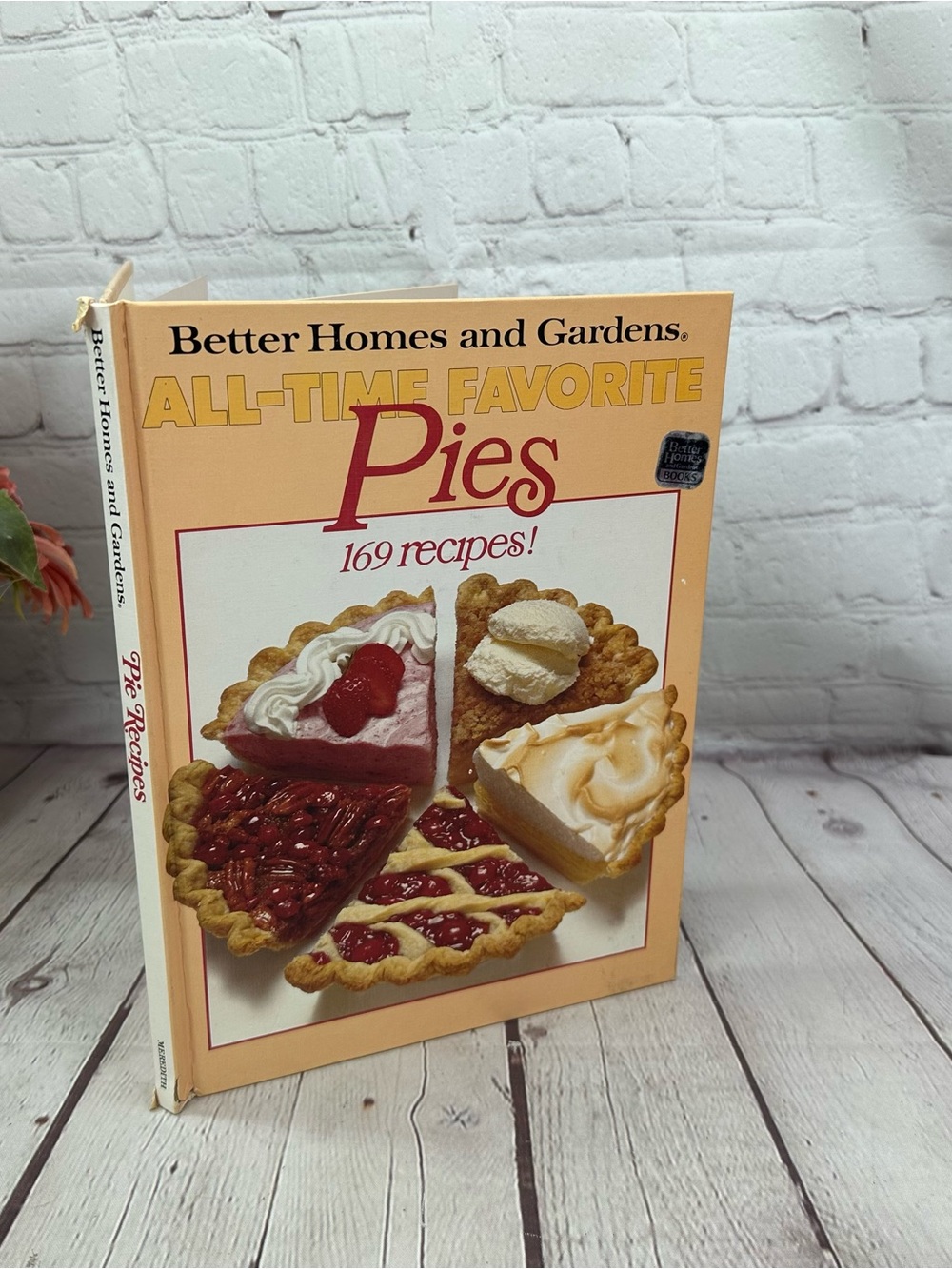 Better Homes And Gardens Peach and Red Pie Cookbook